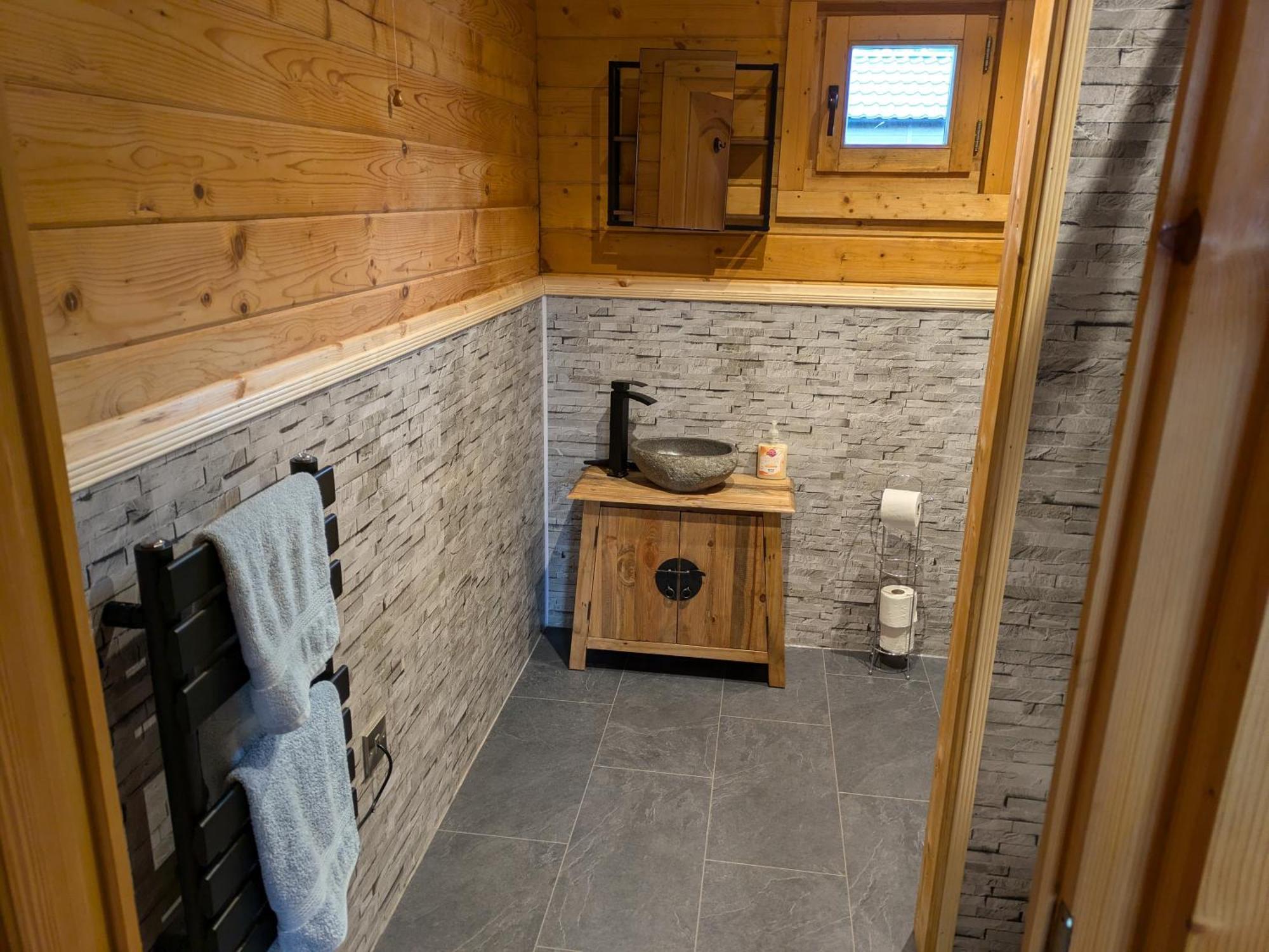 Rustic Lodge Retreat At Riverview Holiday Park Newcastleton Экстерьер фото